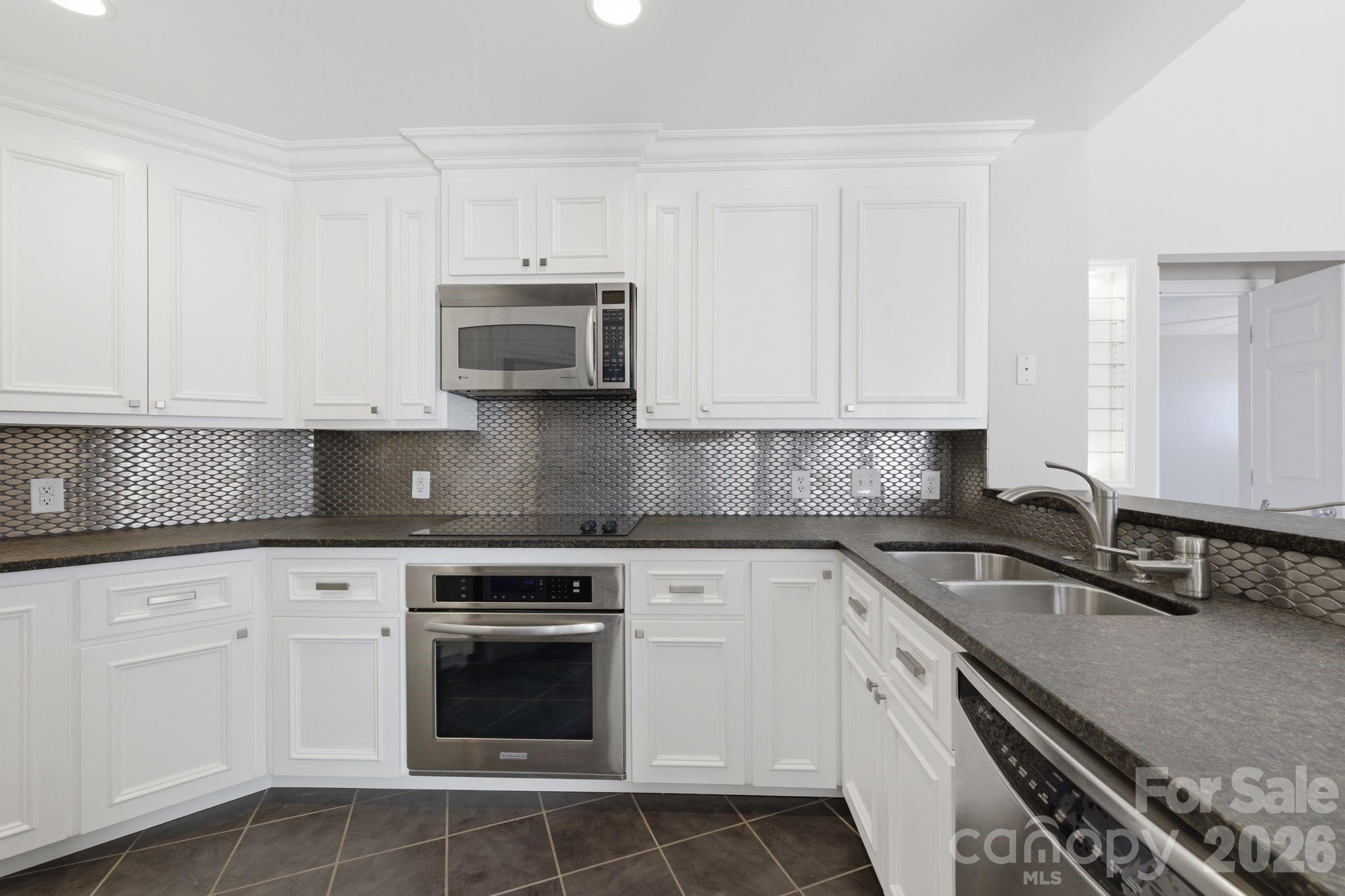 17925 Kings Point Drive Unit: B