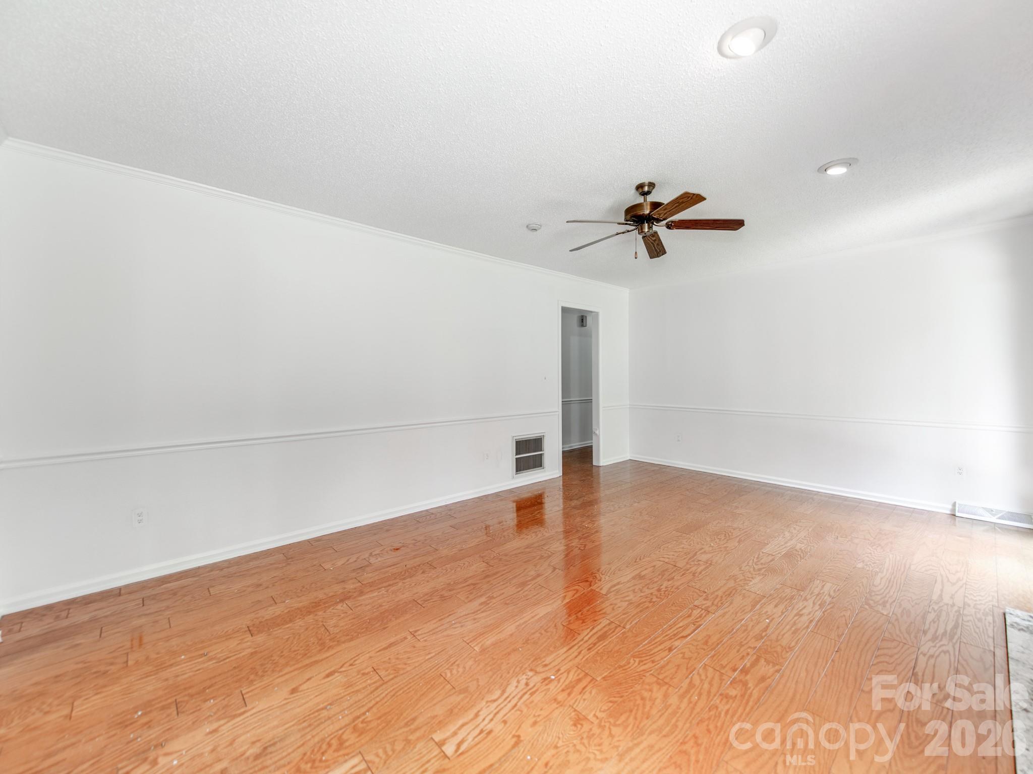 170 Dove Lane