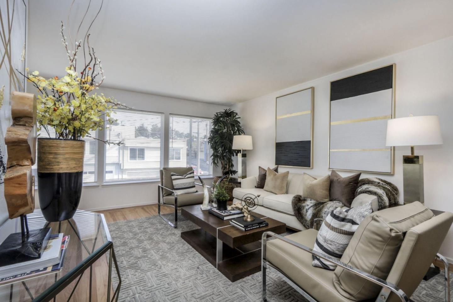 11 Royce WAY