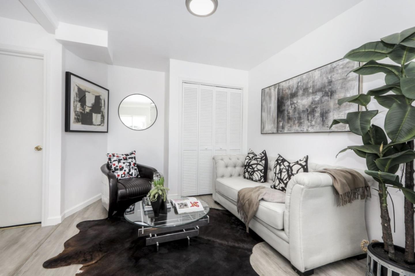 11 Royce WAY