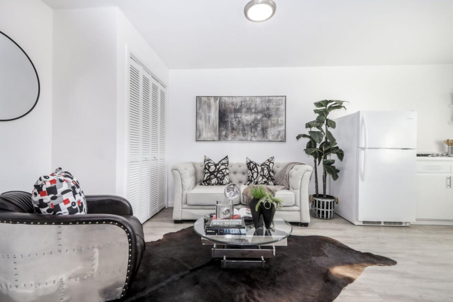 11 Royce WAY