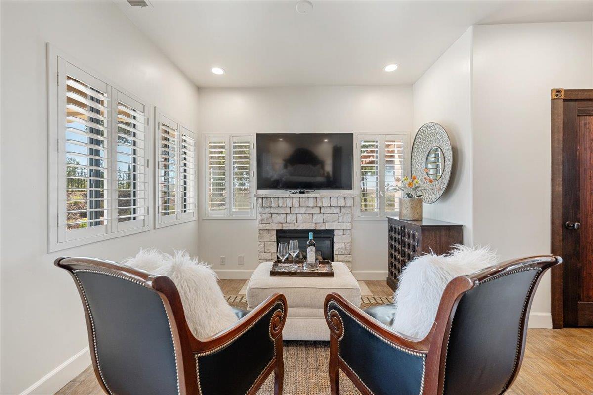 6750 Golden pheasant Lane