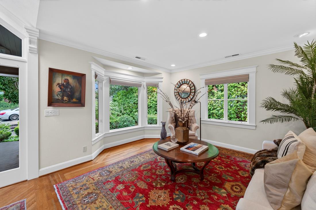 52 Hernandez Avenue