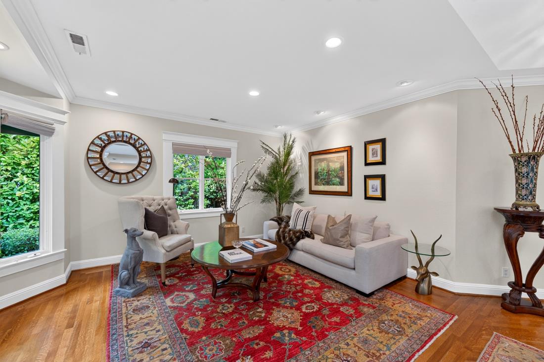52 Hernandez Avenue