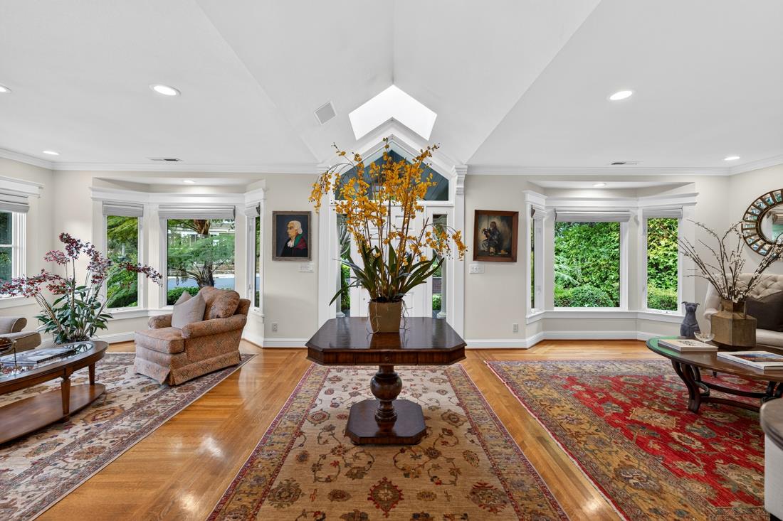 52 Hernandez Avenue