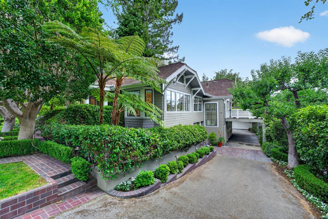 52 Hernandez Avenue