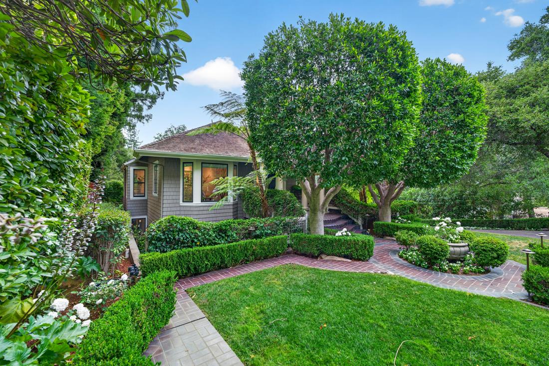 52 Hernandez Avenue