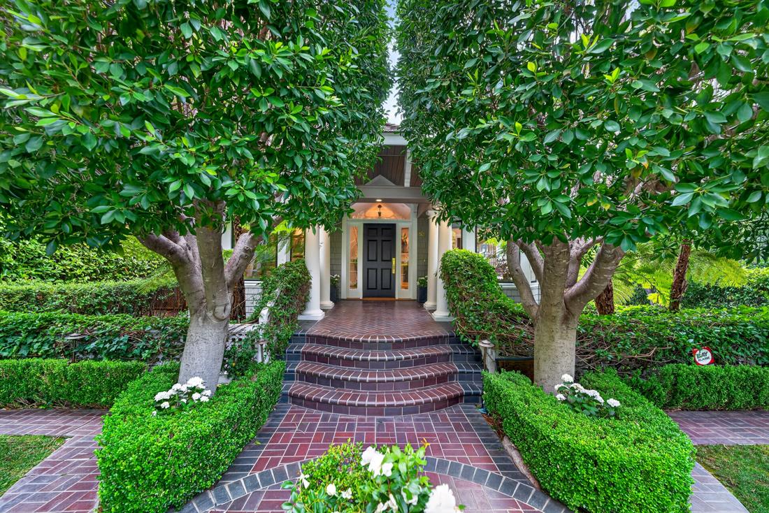 52 Hernandez Avenue