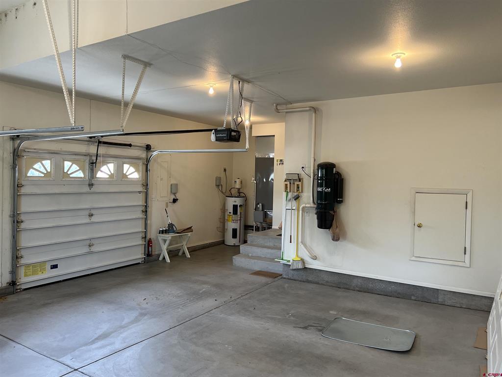 1151 MUSTANG Lane