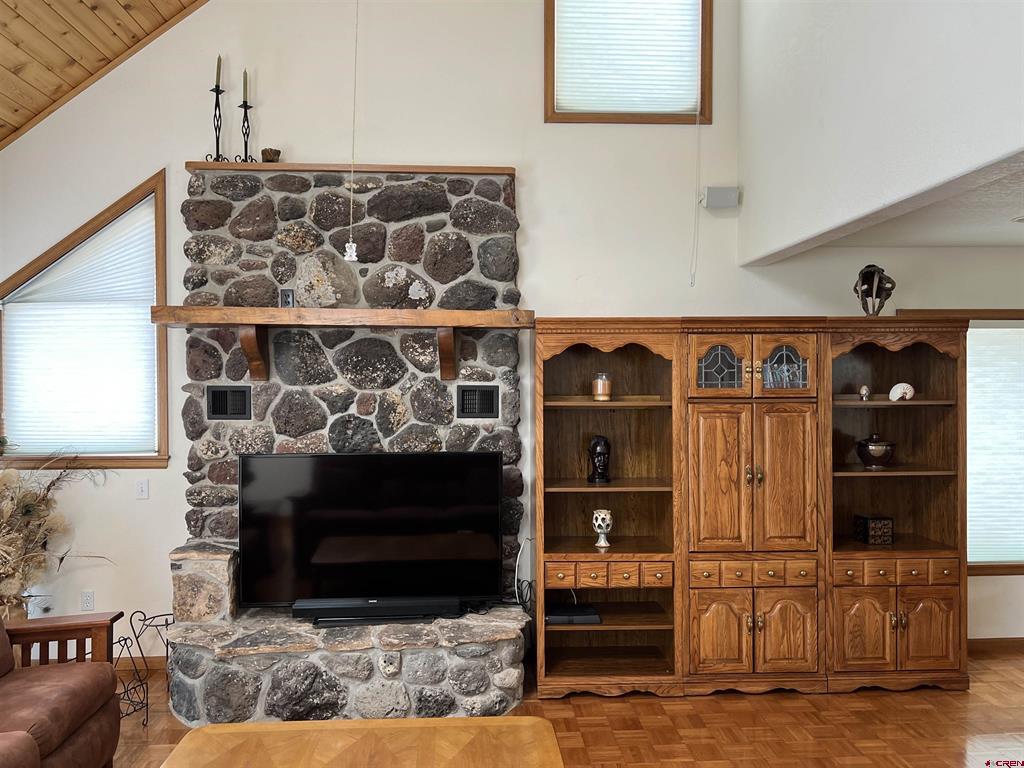 1151 MUSTANG Lane