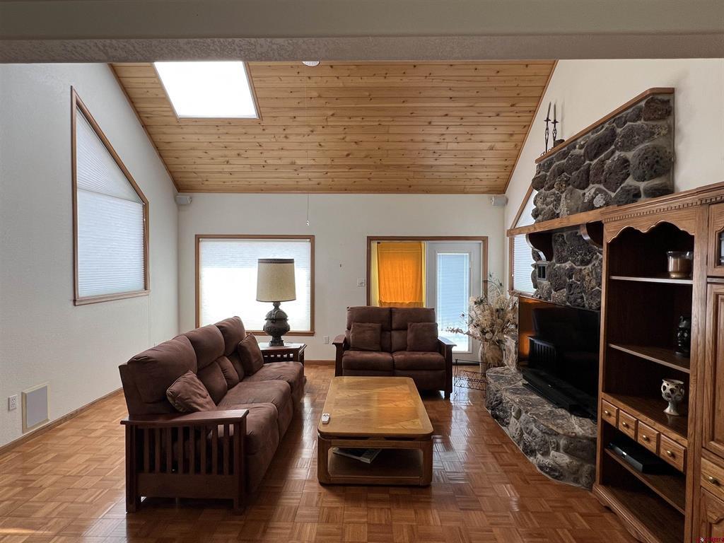 1151 MUSTANG Lane