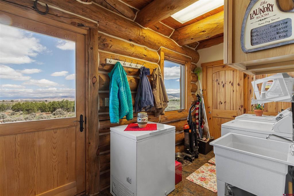 221 Snowy Peaks Drive
