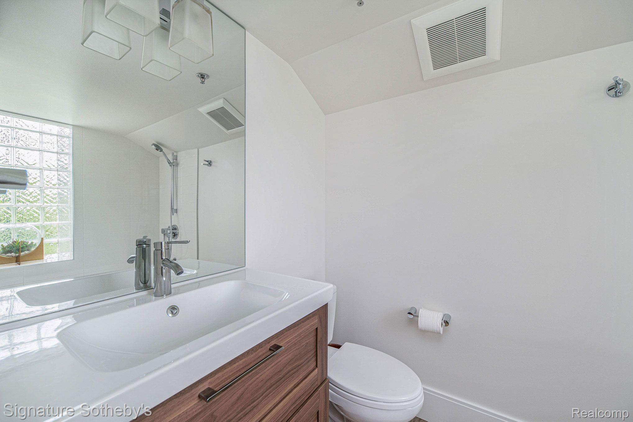 291 Edmund Place Unit: Unit 2