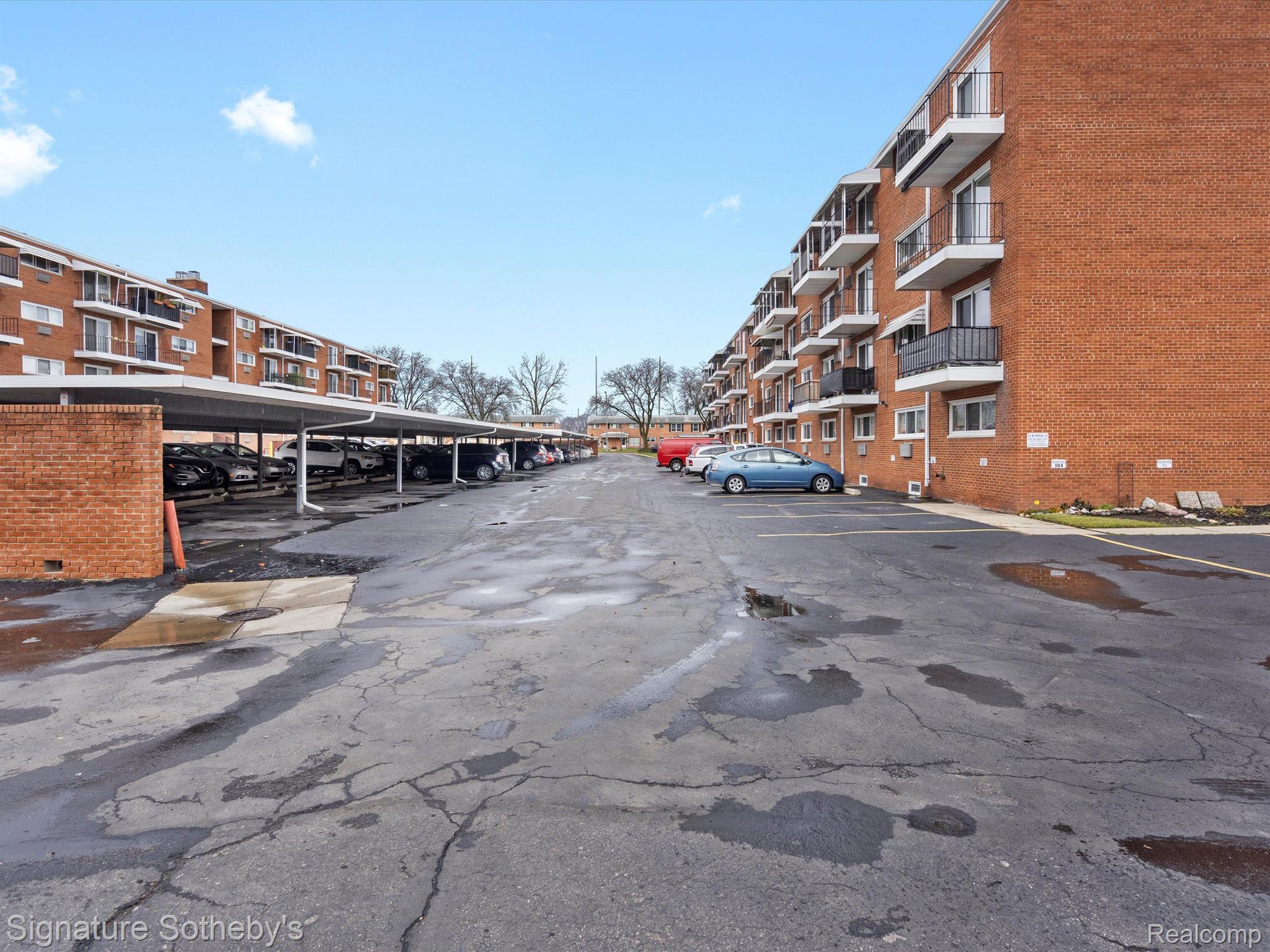 2820 WOODSLEE Drive Unit: 205