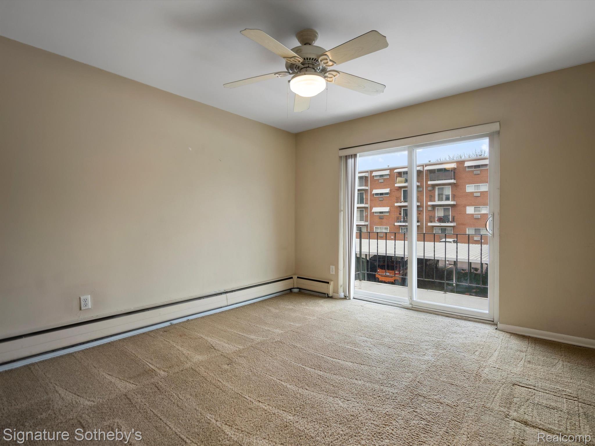 2820 WOODSLEE Drive Unit: 205
