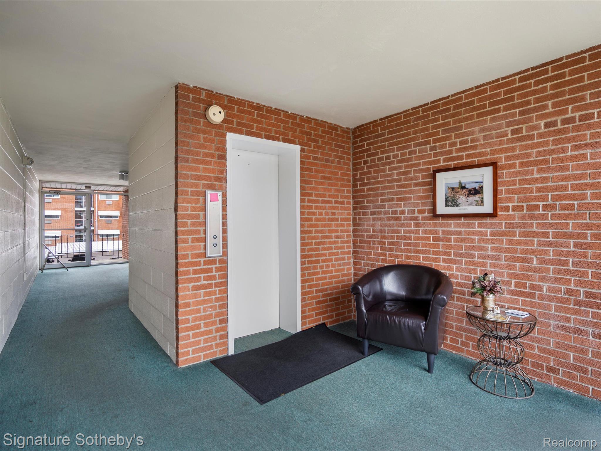 2820 WOODSLEE Drive Unit: 205