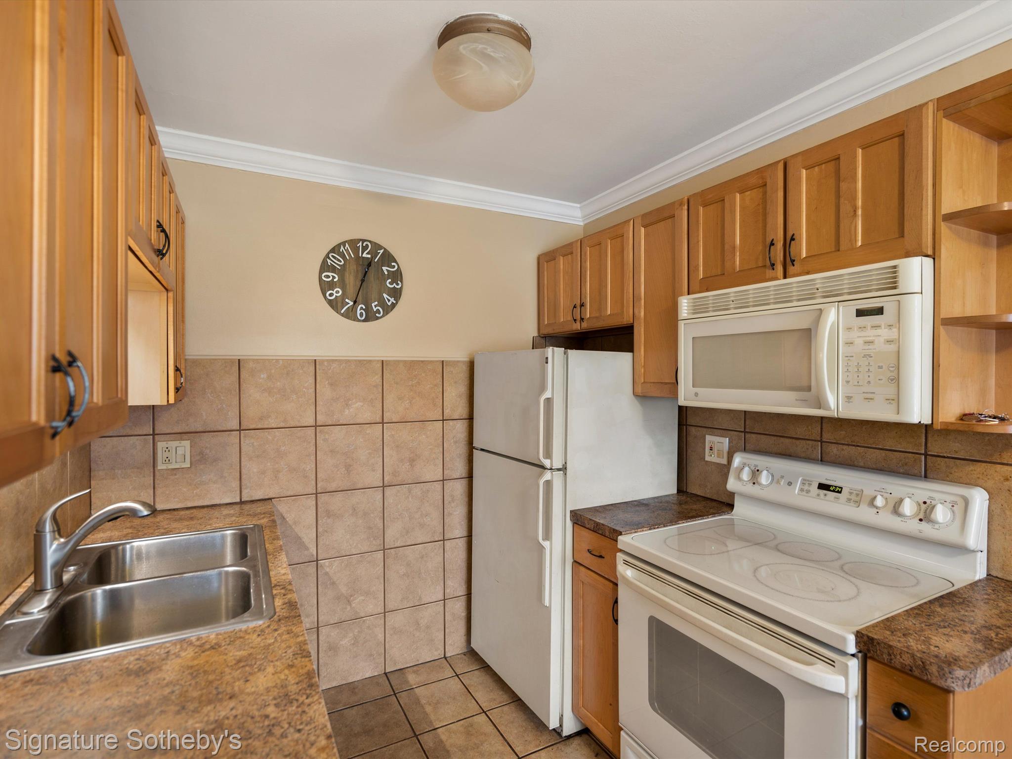 2820 WOODSLEE Drive Unit: 205