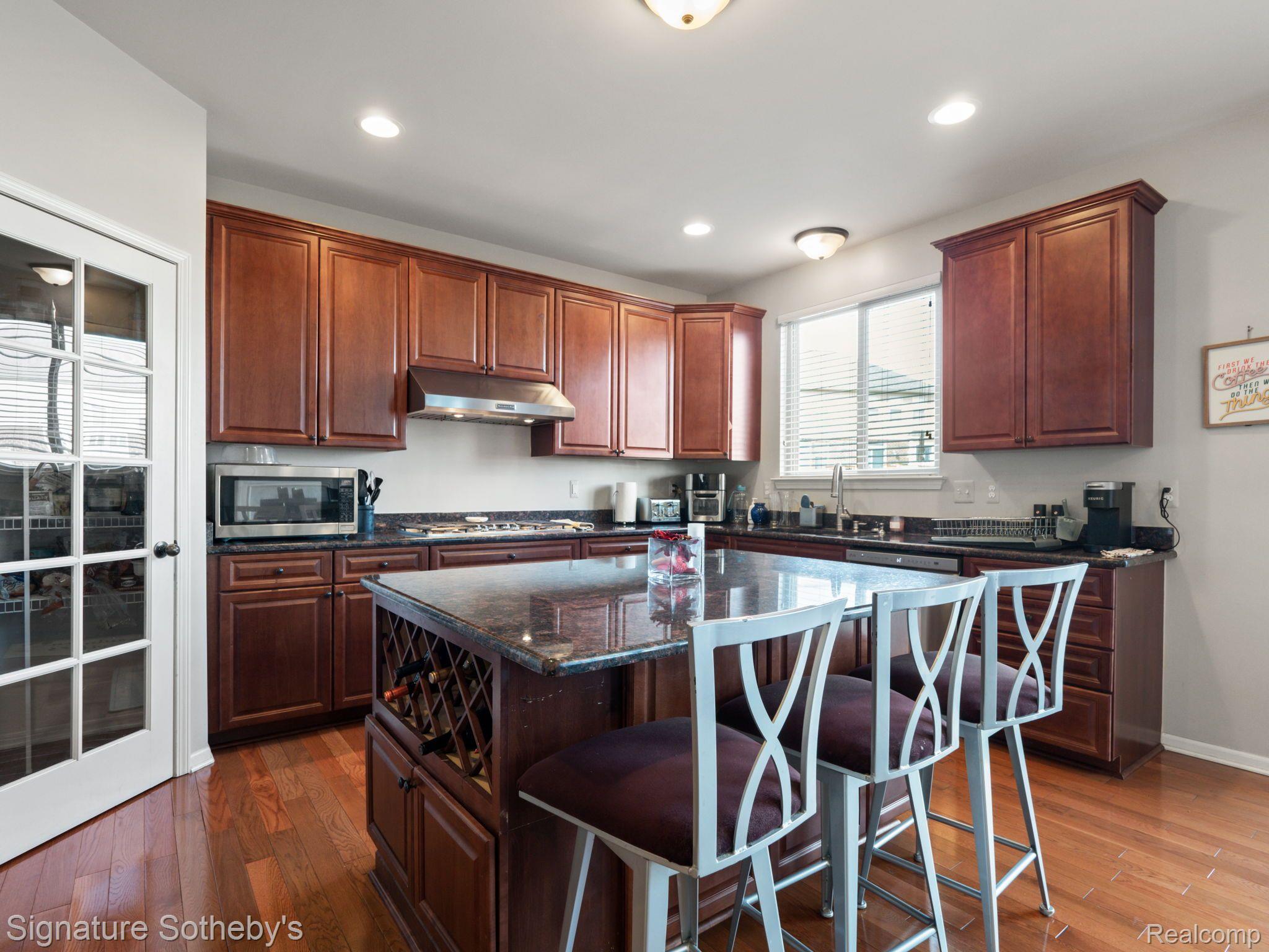 6990 SYLVANIA Lane
