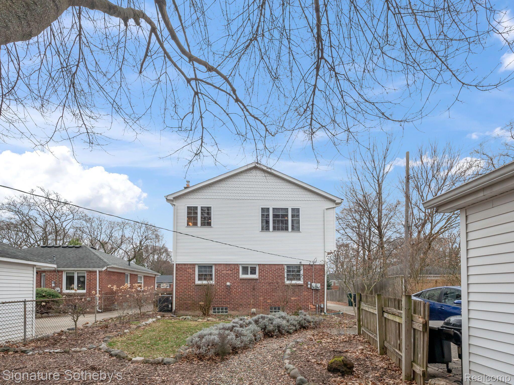 532 CHARLOTTE Avenue