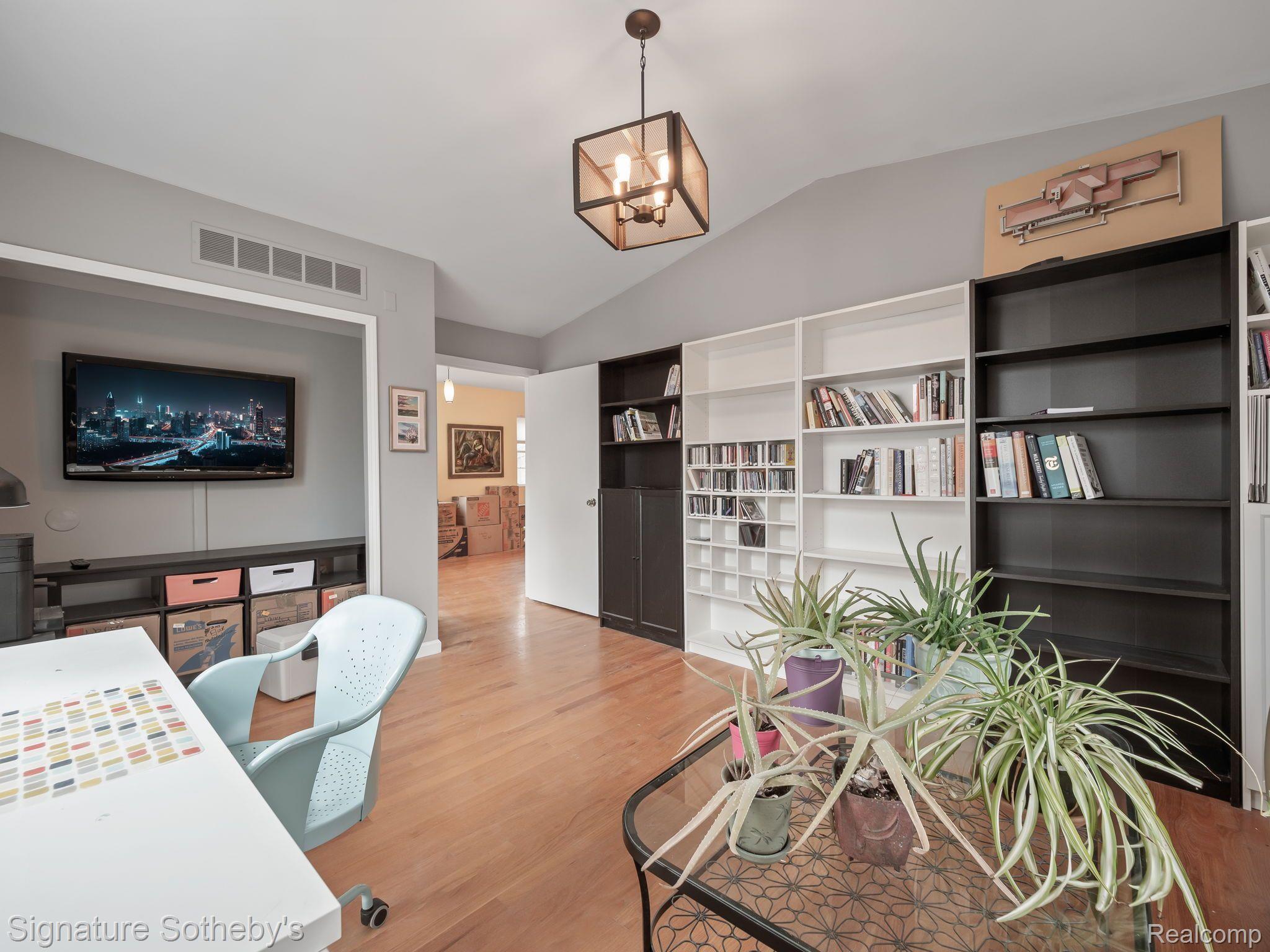 532 CHARLOTTE Avenue