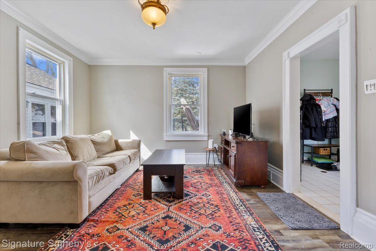 1545 N PONTIAC Trail