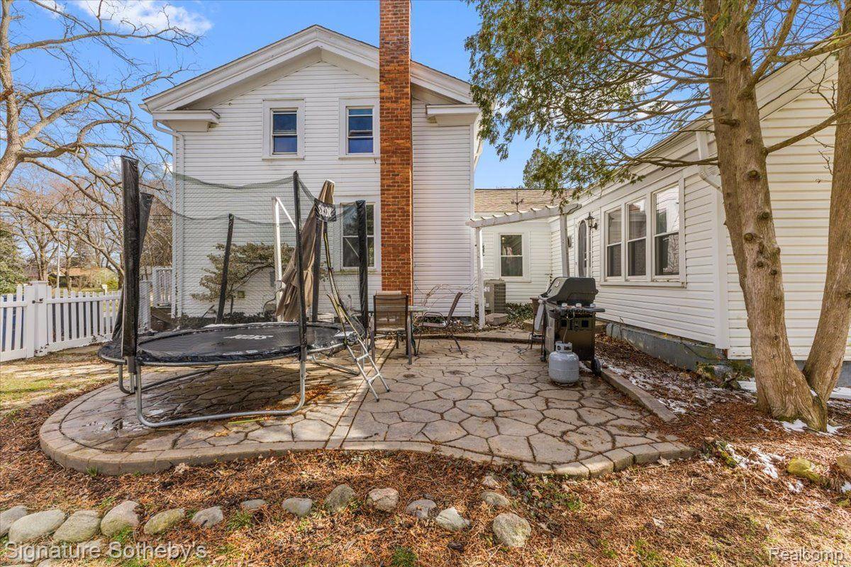 1545 N PONTIAC Trail