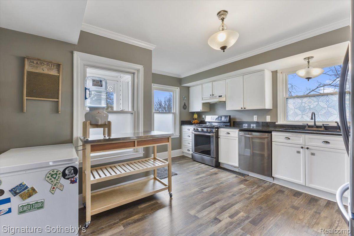 1545 N PONTIAC Trail