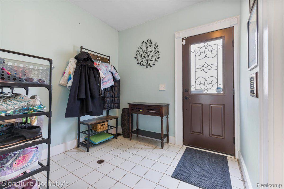 1545 N PONTIAC Trail