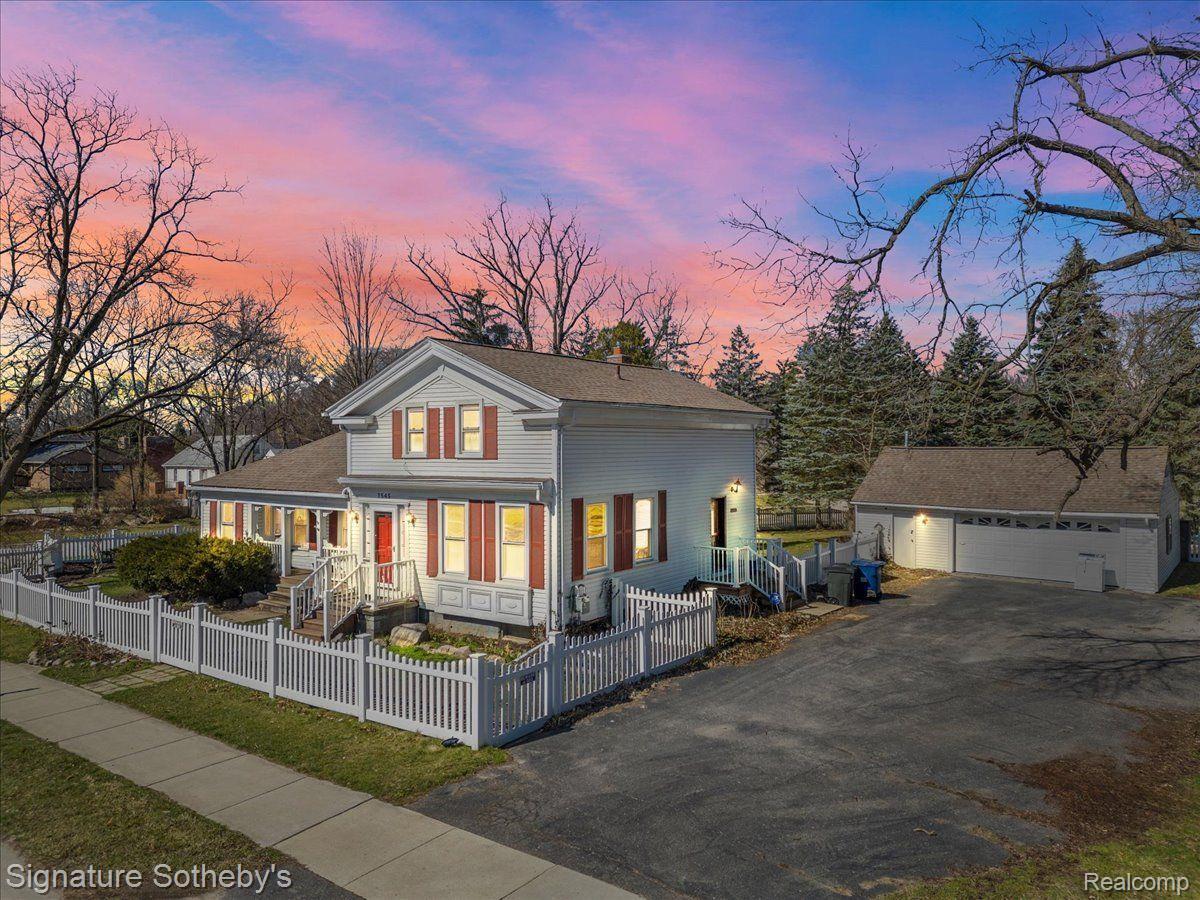 1545 N PONTIAC Trail