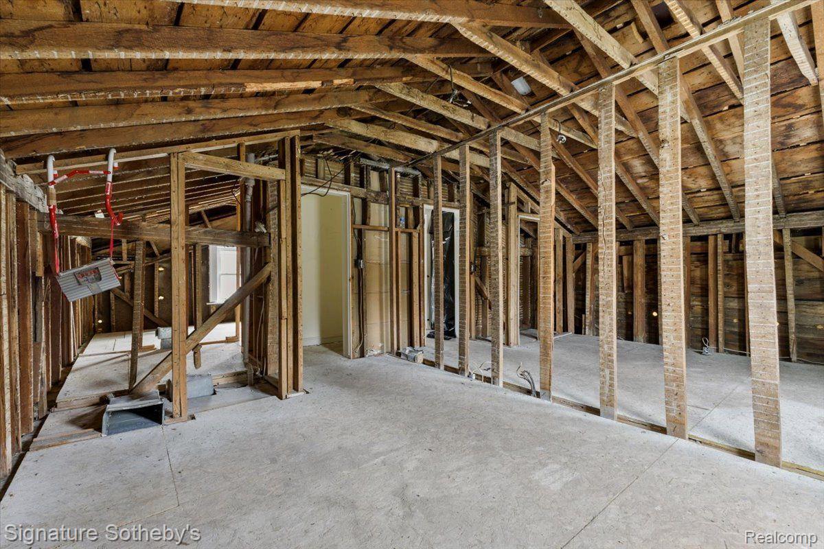 1545 N PONTIAC Trail