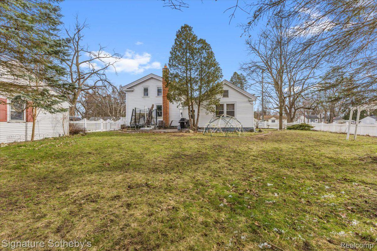 1545 N PONTIAC Trail