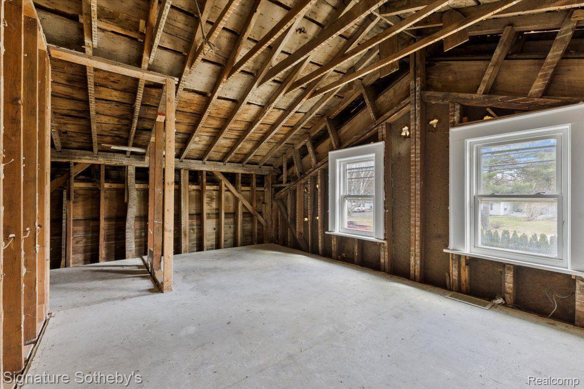 1545 N PONTIAC Trail