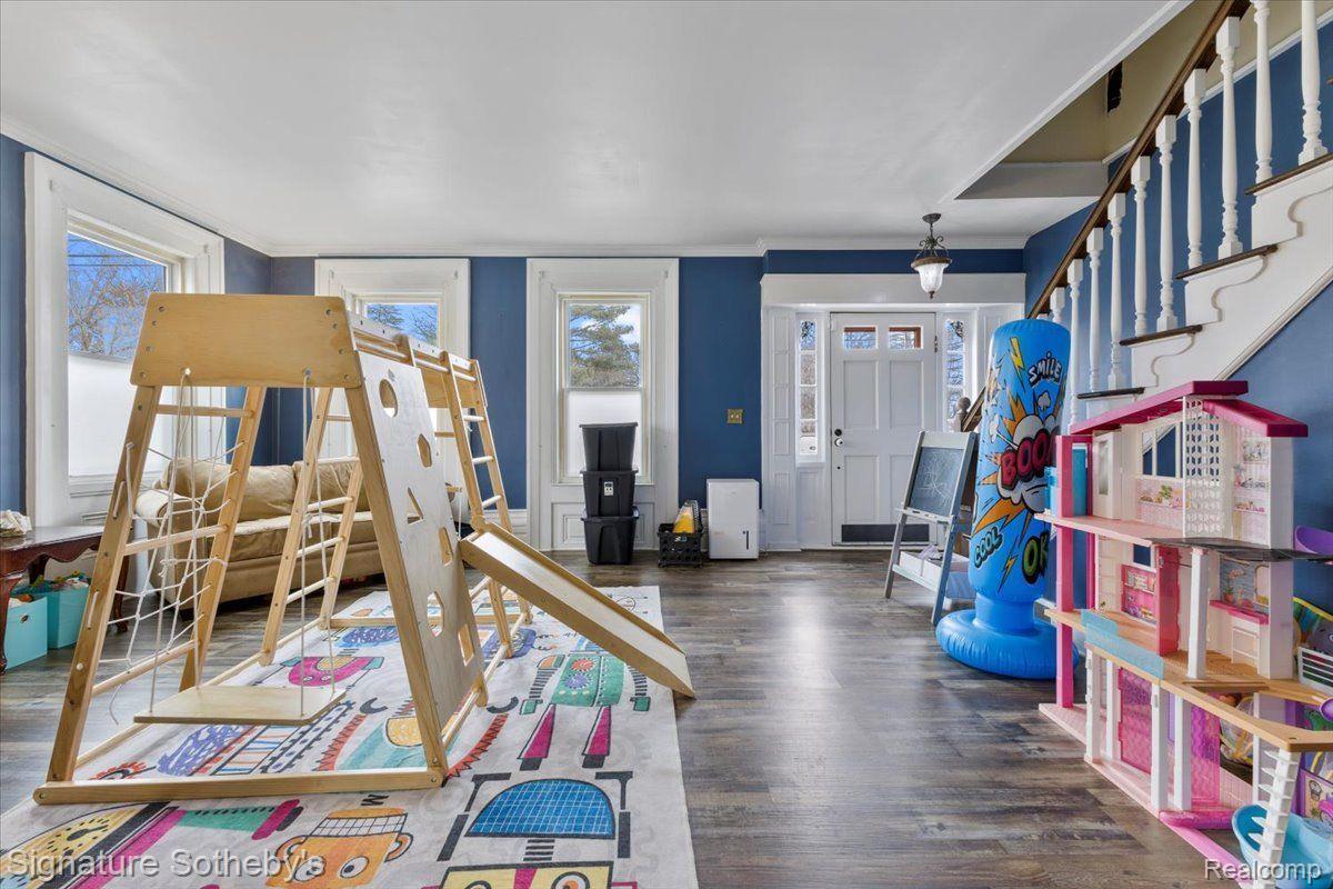 1545 N PONTIAC Trail