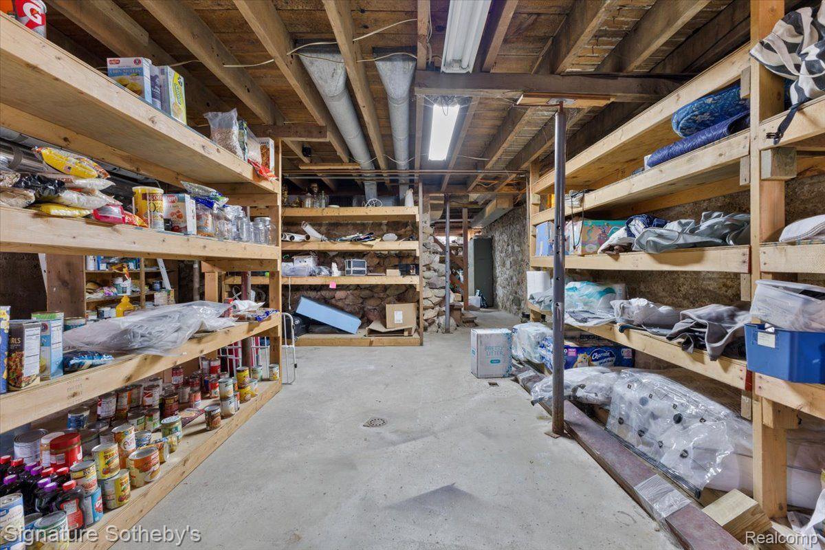 1545 N PONTIAC Trail