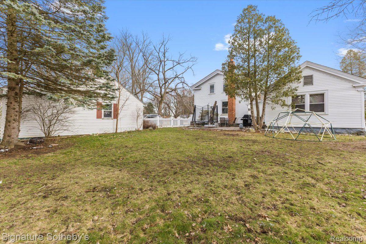 1545 N PONTIAC Trail