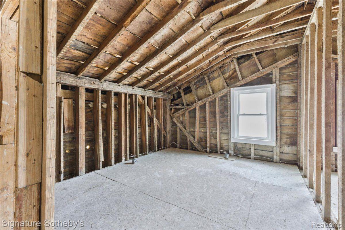 1545 N PONTIAC Trail