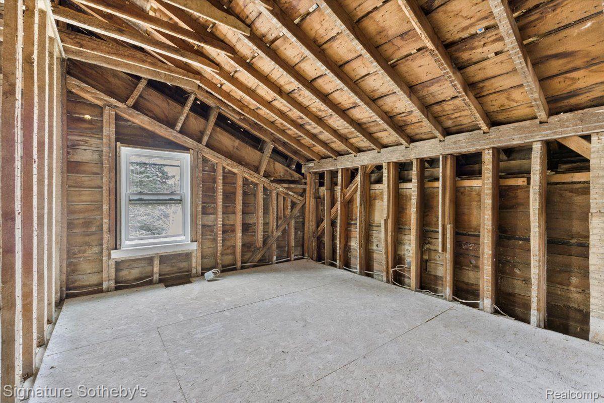 1545 N PONTIAC Trail