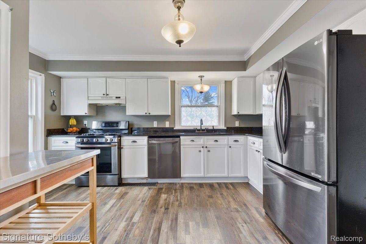 1545 N PONTIAC Trail