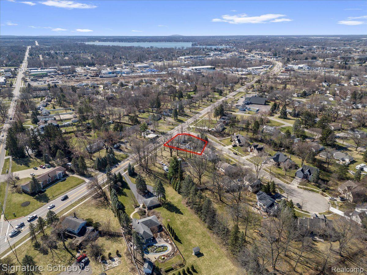 1545 N PONTIAC Trail