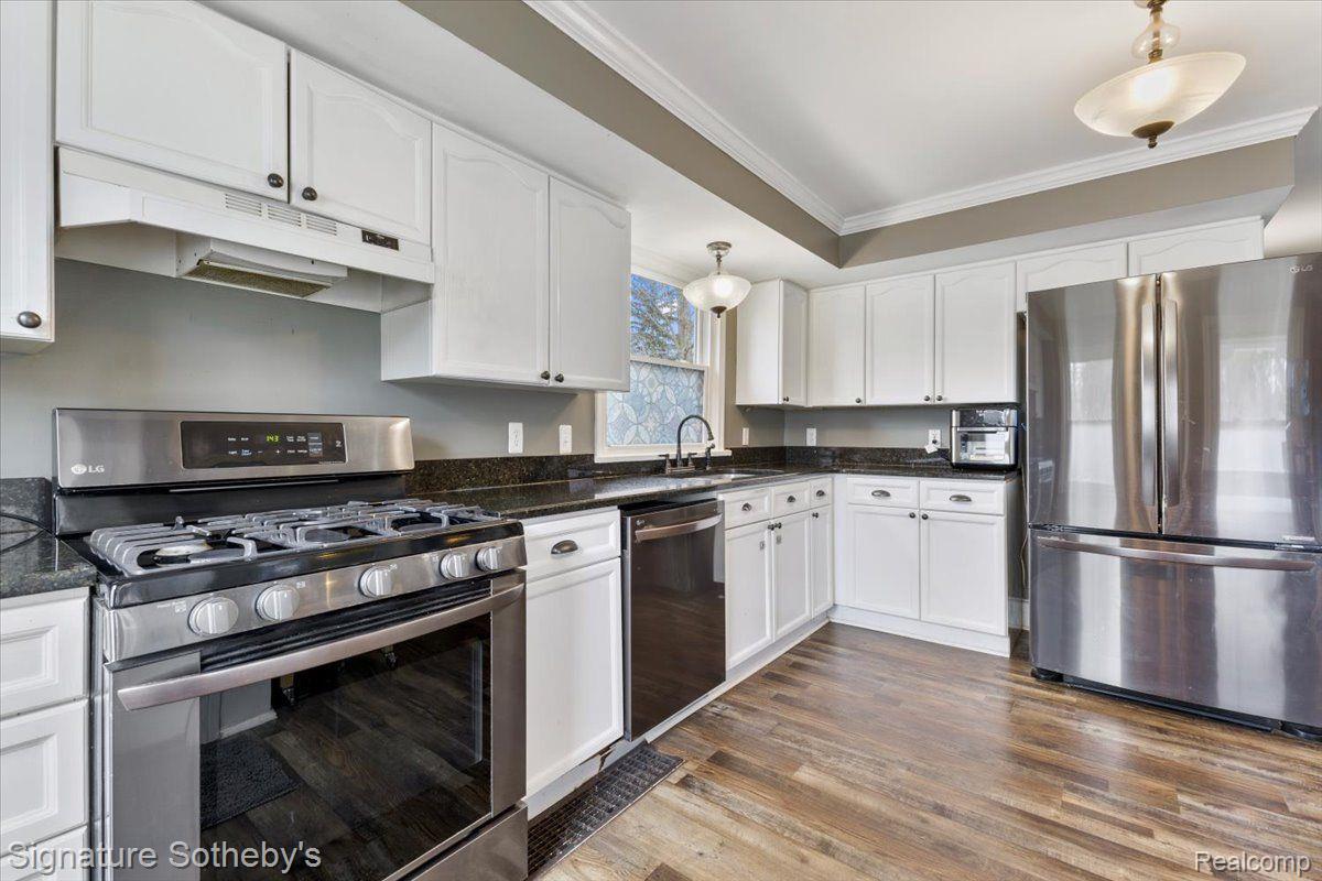 1545 N PONTIAC Trail