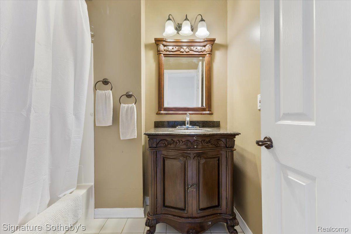 1545 N PONTIAC Trail