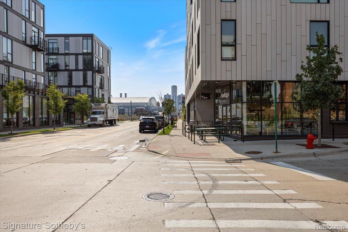 2643 BRUSH Street