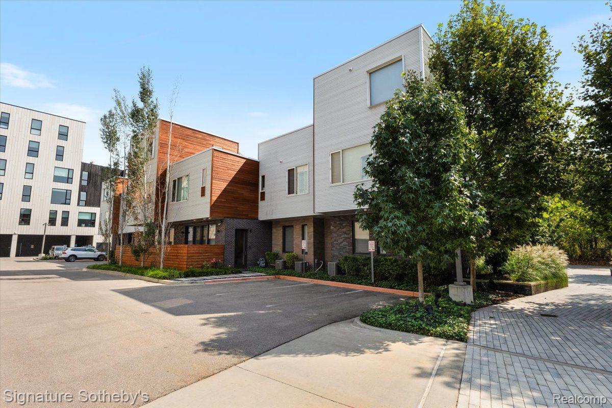 2643 BRUSH Street