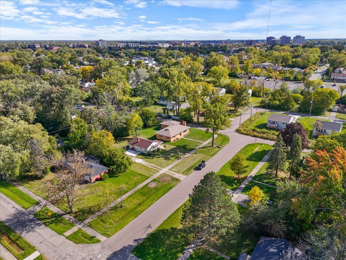 24500 LATHRUP Boulevard