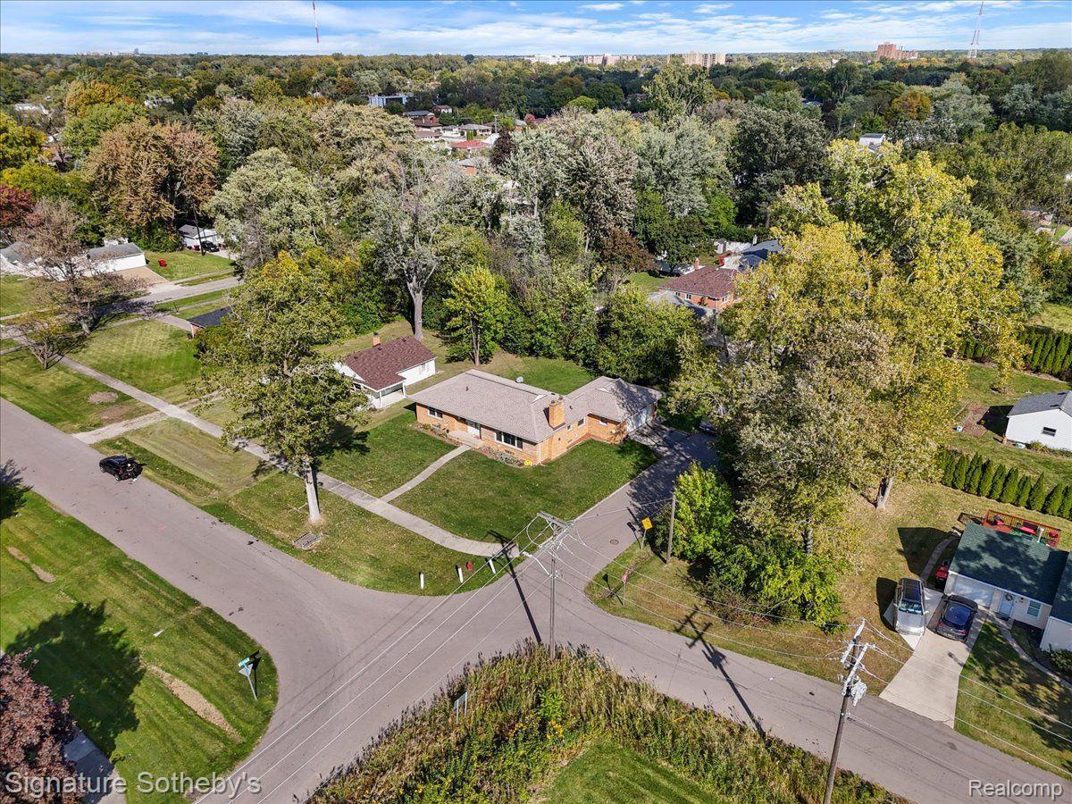 24500 LATHRUP Boulevard