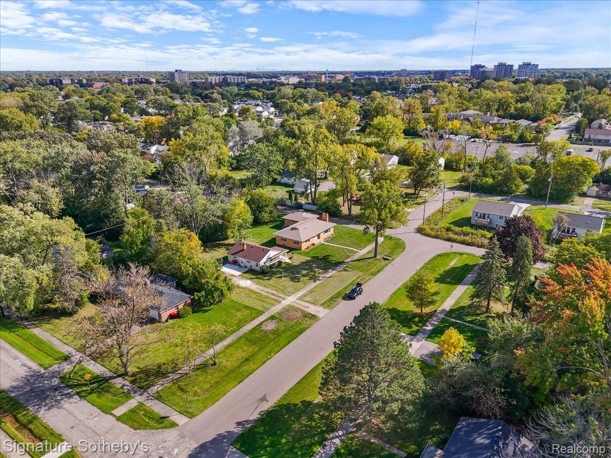 24500 LATHRUP Boulevard