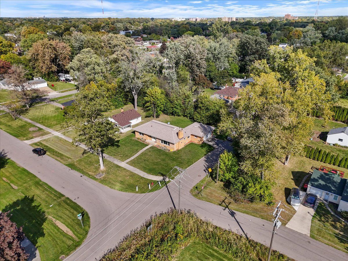 24500 LATHRUP Boulevard