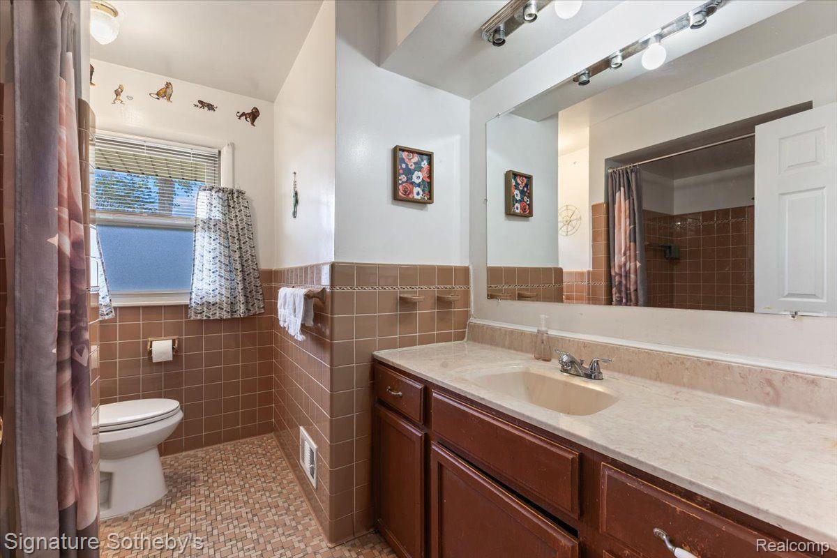 24500 LATHRUP Boulevard