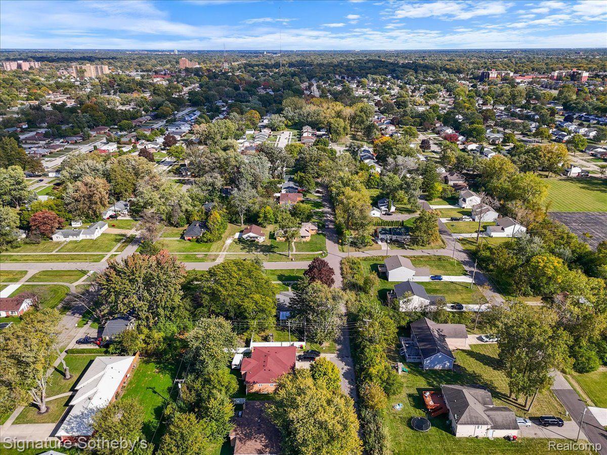 24500 LATHRUP Boulevard