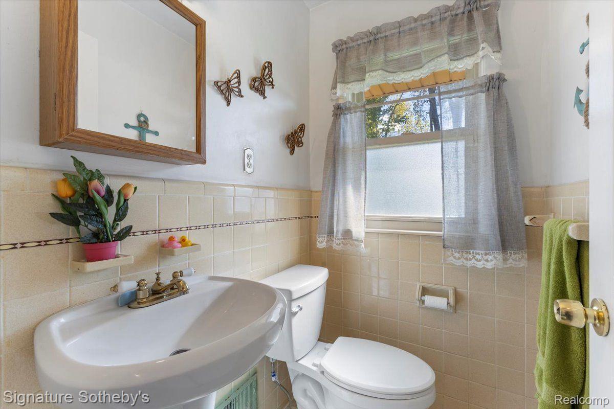 24500 LATHRUP Boulevard